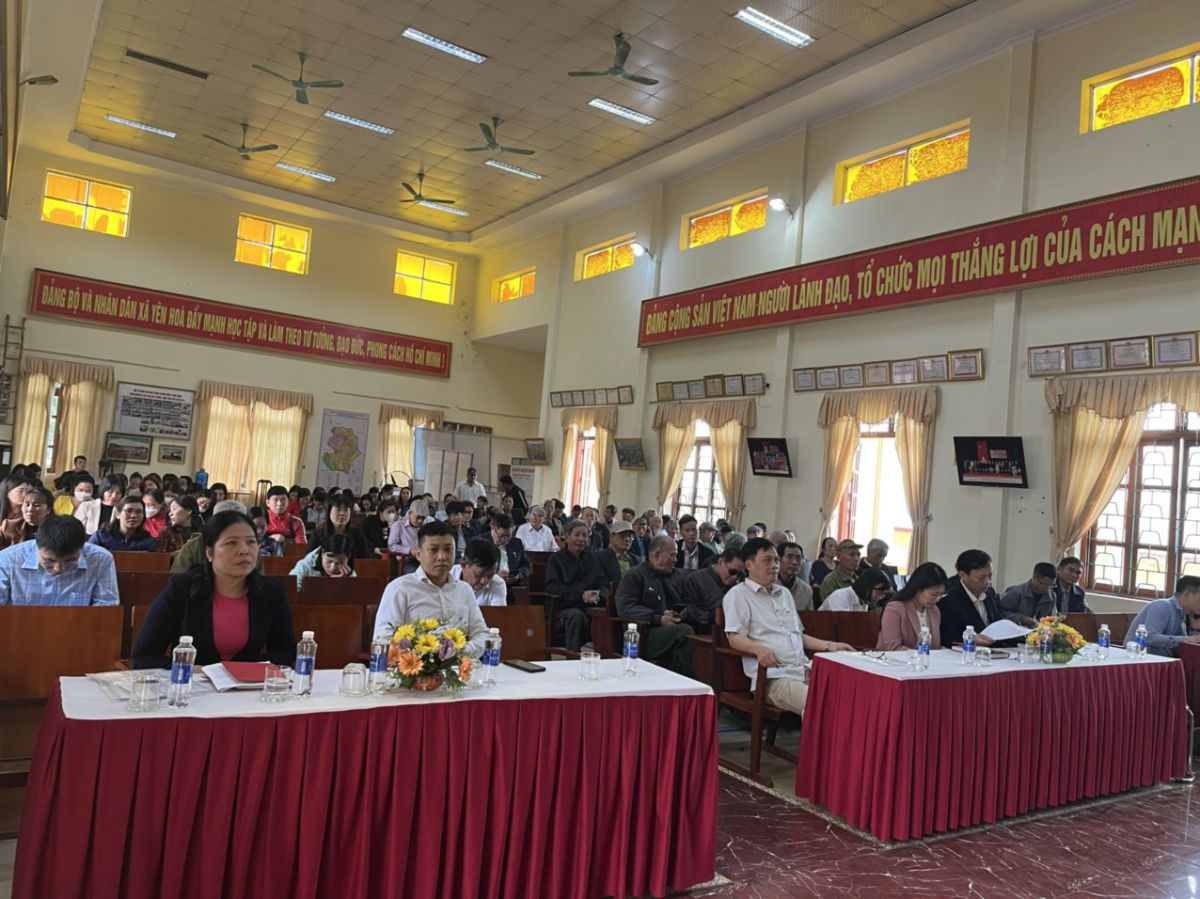 Đảng ủy xã Yên Hòa tổ chức hội nghị hướng dẫn cài đặt, sử dụng ứng dụng phần mềm “Sổ tay đảng viên điện tử”.