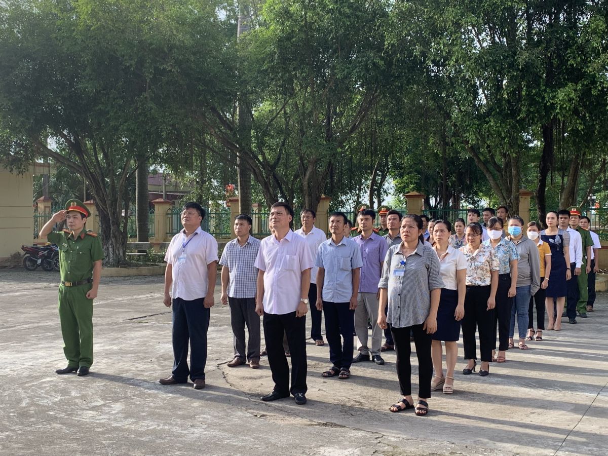 Xã Yên Hòa tổ chức sinh hoạt chính trị dưới nghi thức chào cờ đầu tuần tháng 7 năm 2022