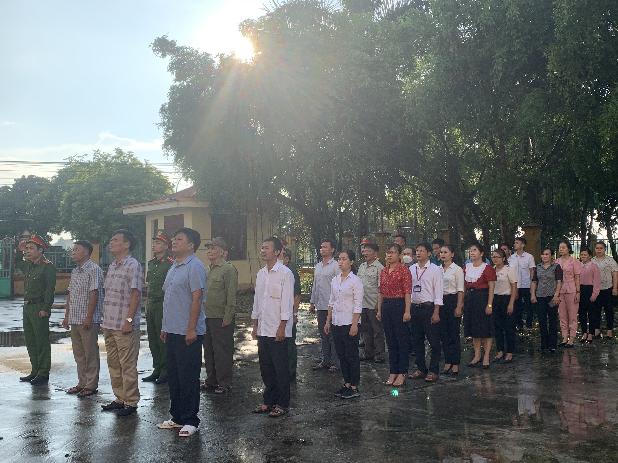 Xã Yên Hòa tổ chức sinh hoạt chính trị dưới nghi thức chào cờ đầu tuần tháng 10 năm 2022.