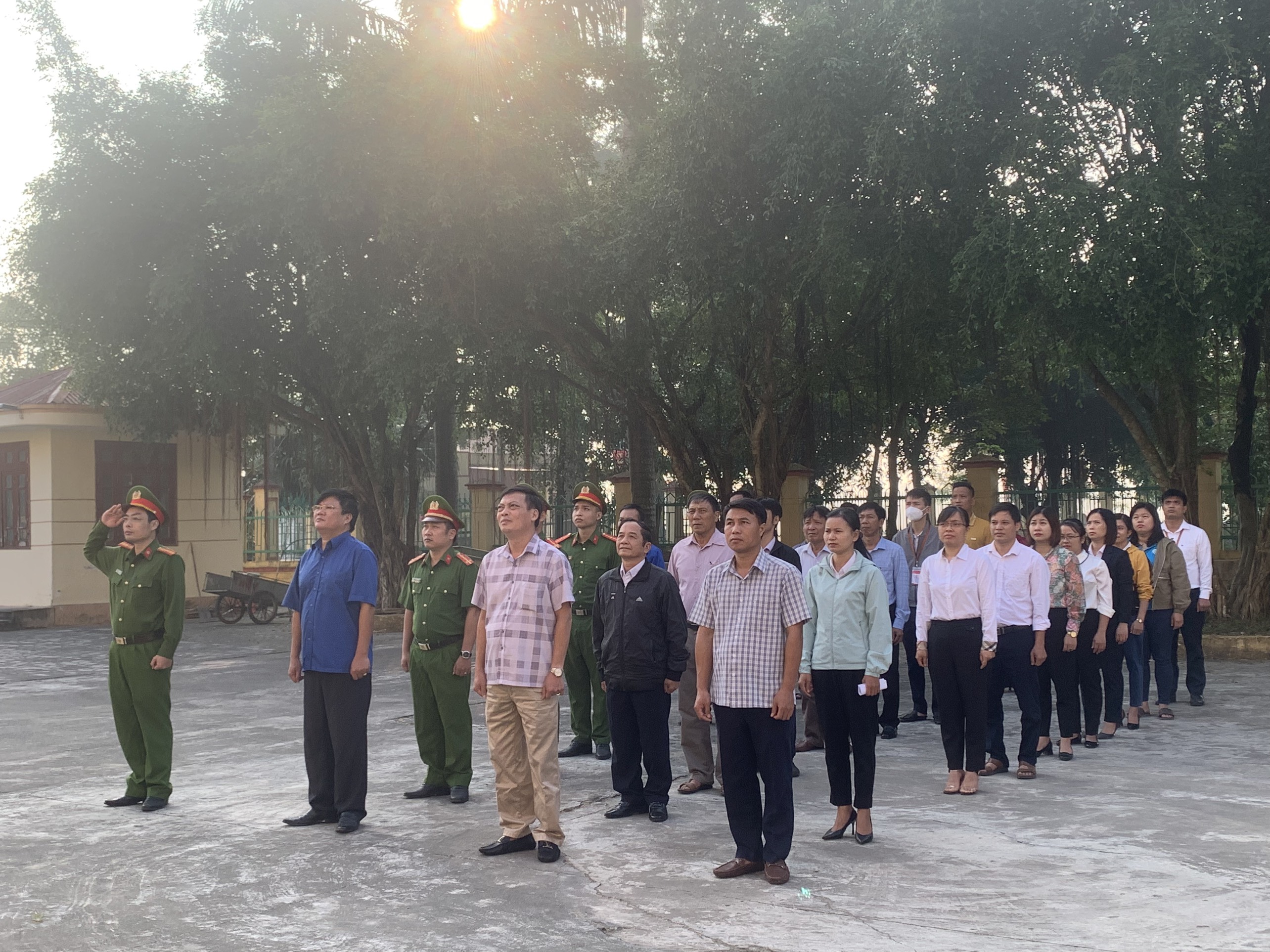 Xã Yên Hòa tổ chức sinh hoạt chính trị dưới nghi thức chào cờ đầu tuần tháng 11 năm 2022