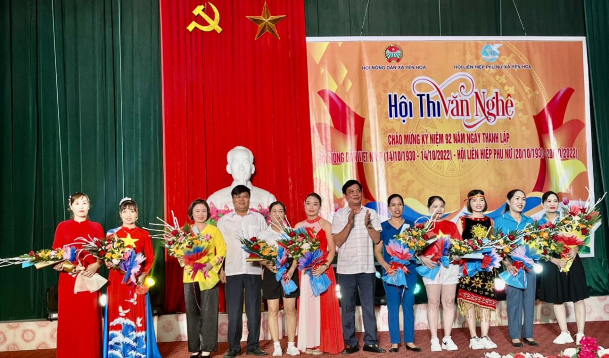 Hội LHPN xã phối hợp với Hội Nông dân xã tổ chức hội thi văn nghệ chào mừng kỷ niệm 92 năm thành lập hai tổ chức Hội.