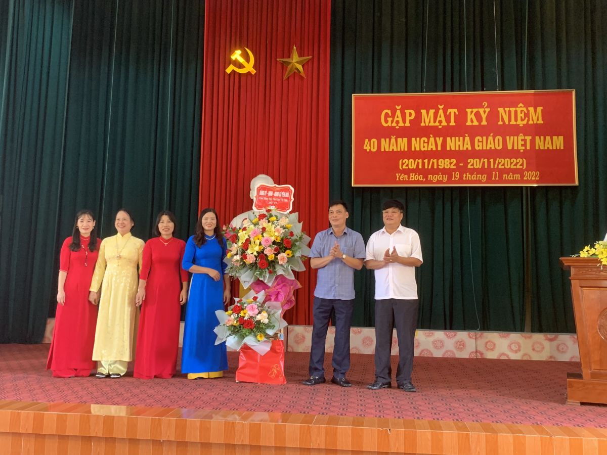 Xã Yên Hòa tổ chức gặp mặt kỷ niệm 40 năm ngày Nhà giáo Việt Nam 20/11.