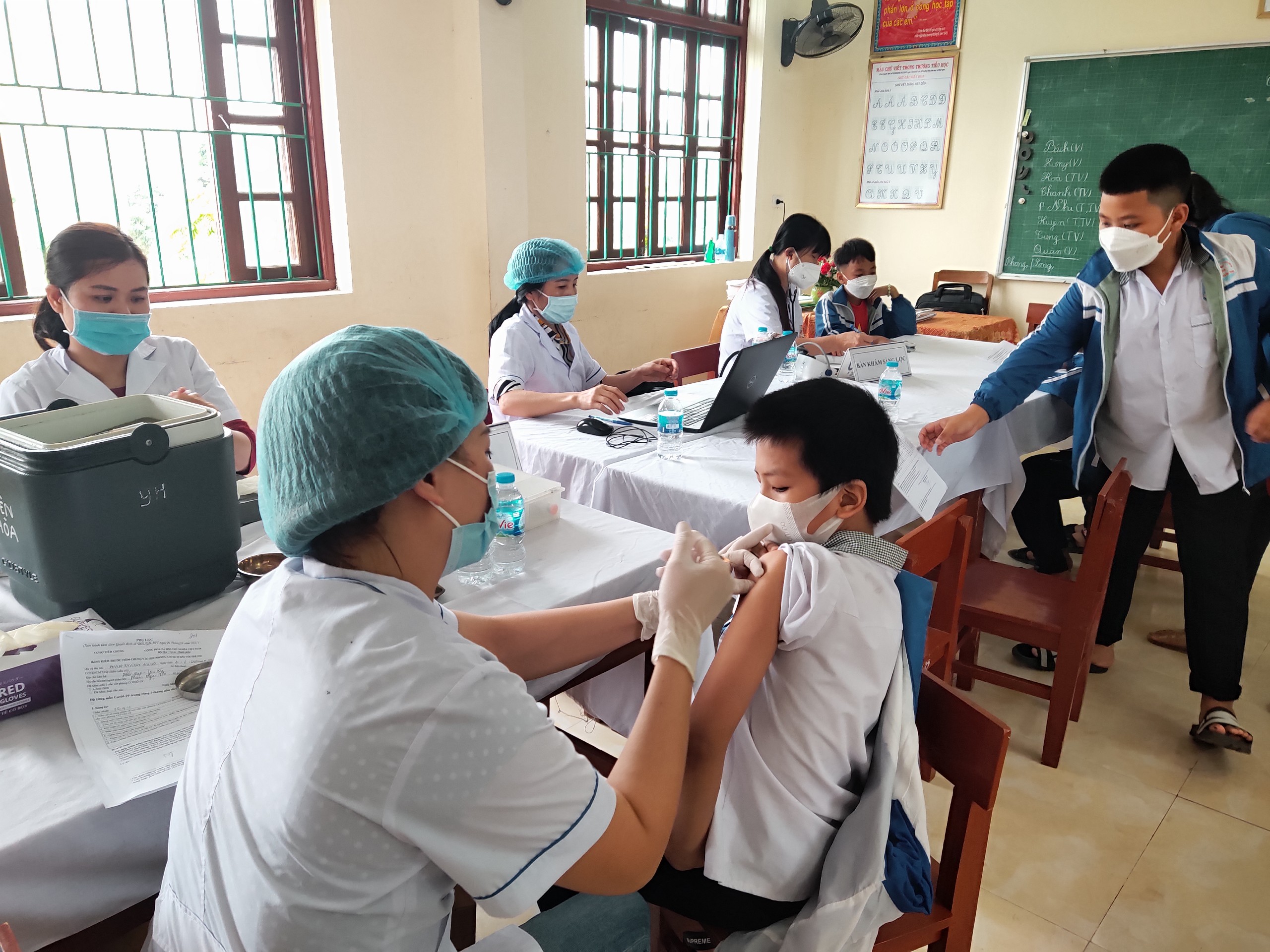 Yên Hòa tổ chức tiêm phòng vắc xin COVID – 19 cho trẻ em từ 5 đến 12 tuổi trên địa bàn xã.