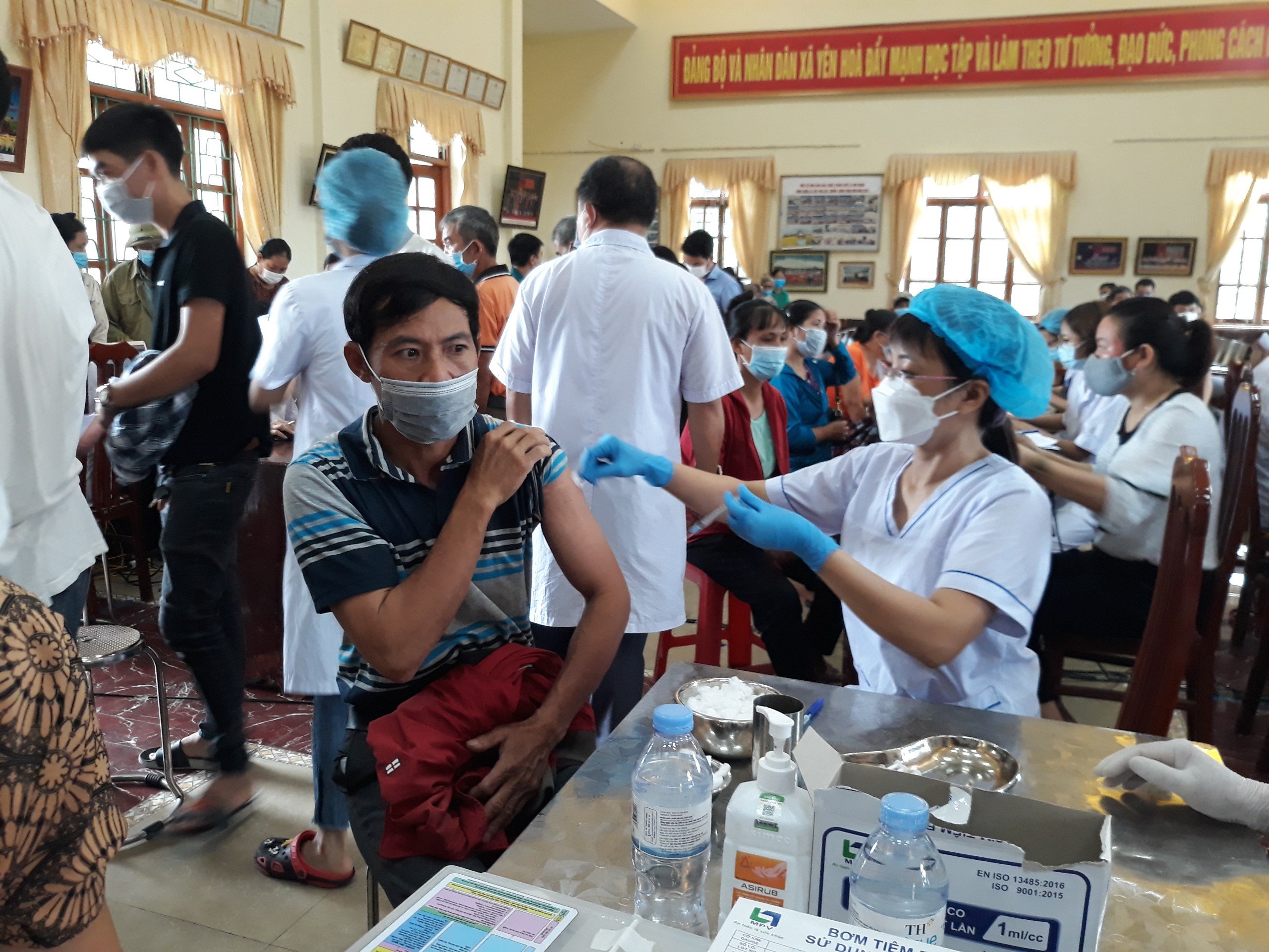 Yên Hòa tổ chức tiêm phòng vắc xin COVID-19 hãng Sputnik V mũi 2 cho toàn thể nhân dân trên địa bàn xã.